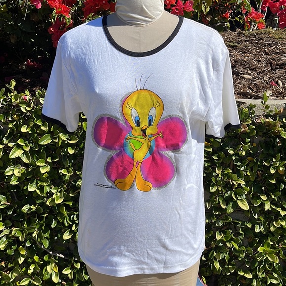 Vintage 1997 Tweety Bird shirt - Picture 3 of 11